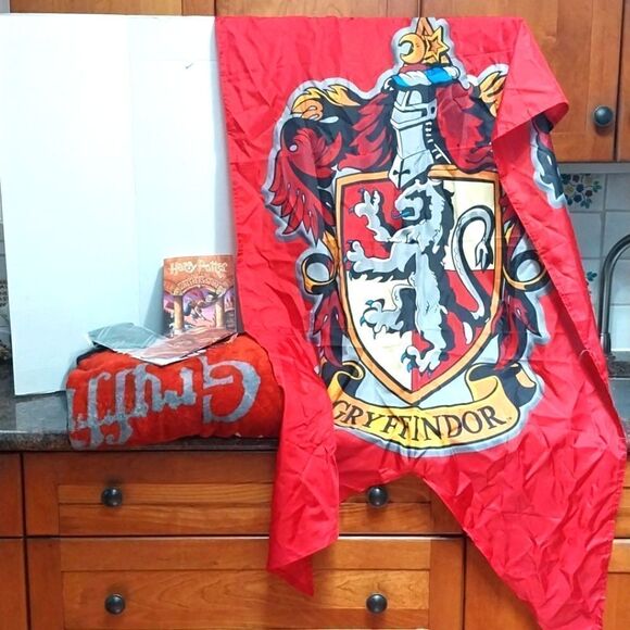 5 Piece Harry Potter Accessories...EUC...Dorm and Bedroom Ready !!! - Picture 1 of 16